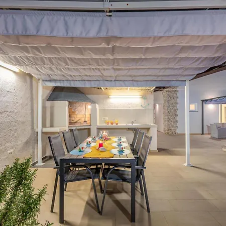 Awesome In Holiday home Pula